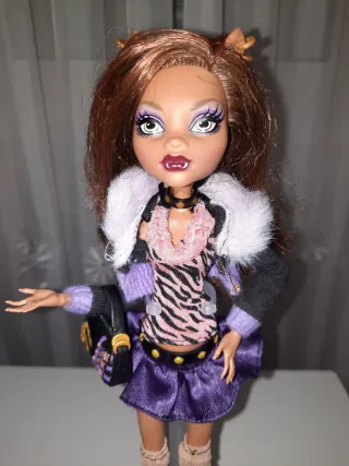 MONSTER HIGH MUÑECA Clawdeen Wolf