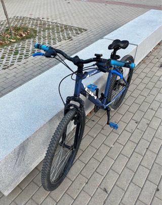 Bicicleta BH azul deportiva