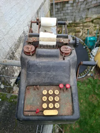 Antigua registradora mecánica