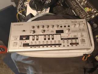 Roland TB-03 Bass Line Sintetizador