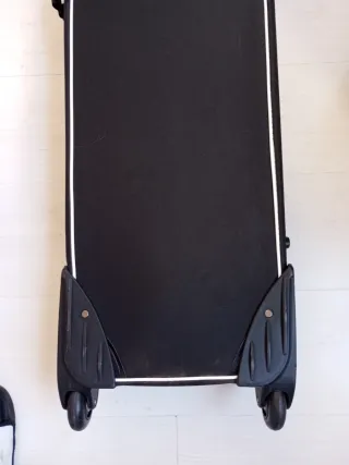 Funda con ruedas para viaje.