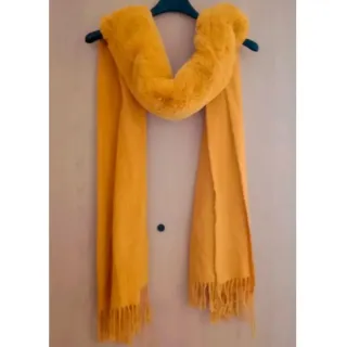 Sciarpa senape con pelliccia