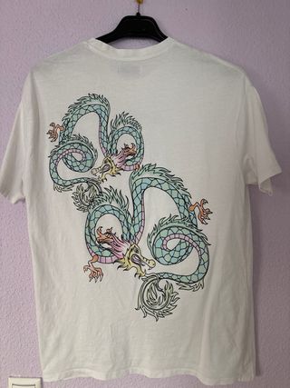 Camiseta Bershka blanca con estampado