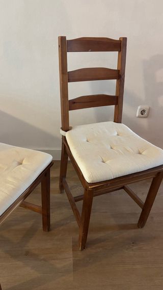 Mesa de comedor de madera con 4 sillas