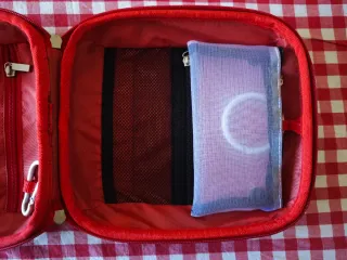 Neceser de viaje IKEA rojo