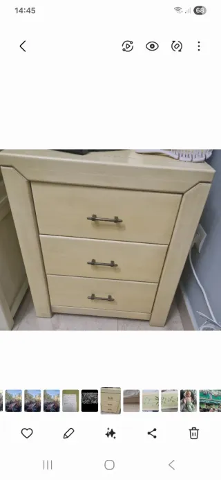 Mesita de noche de madera