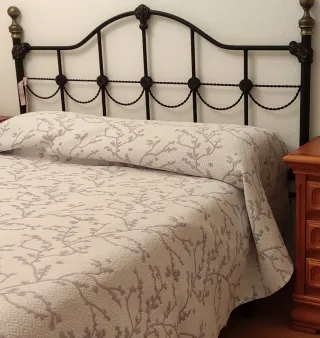 Cabecero forja cama 1.35m negro/dorado