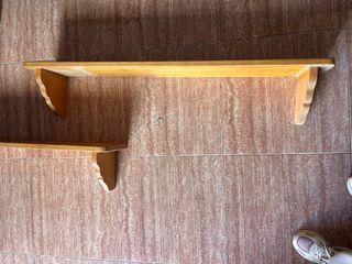 Estanterías de madera rústicas