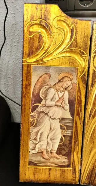 Tríptico religioso dorado