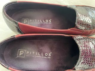 Zapatos mujer piel burdeos y serpiente