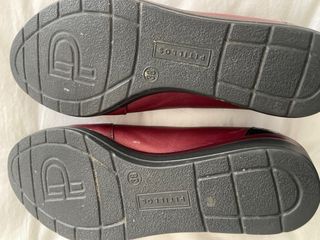 Zapatos mujer piel burdeos y serpiente