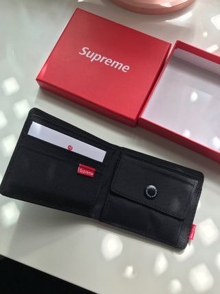 Cartera Supreme Negra y Roja sin estrenar