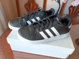 Zapatillas unisex Adidas Negras y Blancas