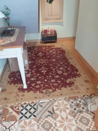 Alfombra 2.30x1.60 Beige y Roja