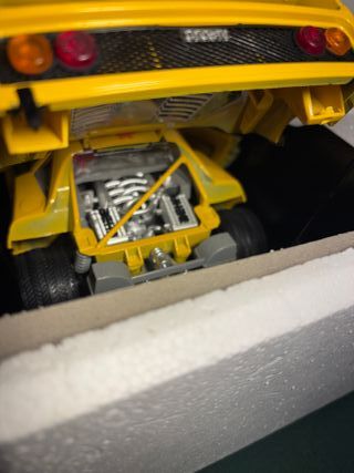 Ferrari F40 Totip 1987 Bburago 1:18