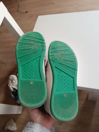 Zapatillas Blancas y Verdes