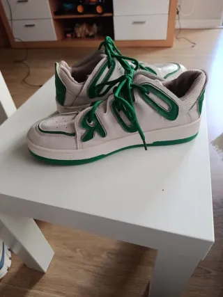 Zapatillas Blancas y Verdes