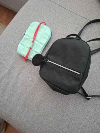 Mochila Negra + Funda Móvil Menta