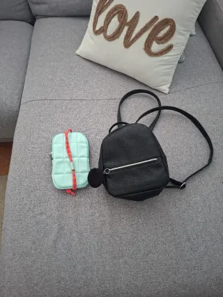 Mochila Negra + Funda Móvil Menta