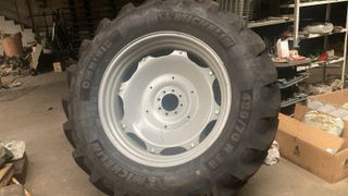 2  Michelin 480/70R38 con llantas