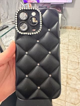 iPhone 15 Pro Max + cable y funda