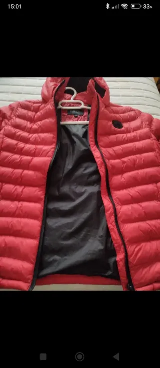 Chaqueta acolchada roja niño