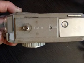 Cámara de vídeo beige y gris vintage