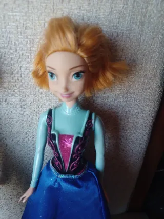 Muñecas Ana y Elsa Frozen tras su paso.por la pelu