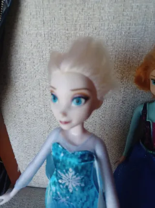 Muñecas Ana y Elsa Frozen tras su paso.por la pelu