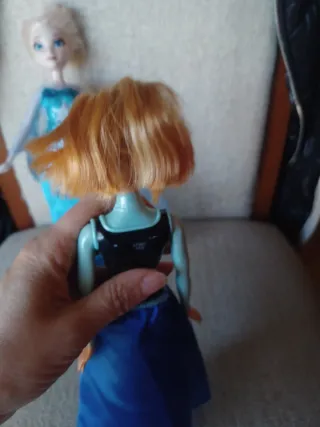 Muñecas Ana y Elsa Frozen tras su paso.por la pelu