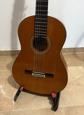 Supporto pieghevole per chitarra