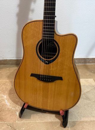 Supporto pieghevole per chitarra