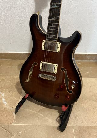 Supporto pieghevole per chitarra