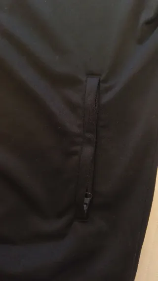 Chaqueta Adidas Negra con Rayas Blancas