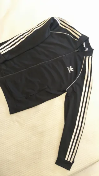 Chaqueta Adidas Negra con Rayas Blancas