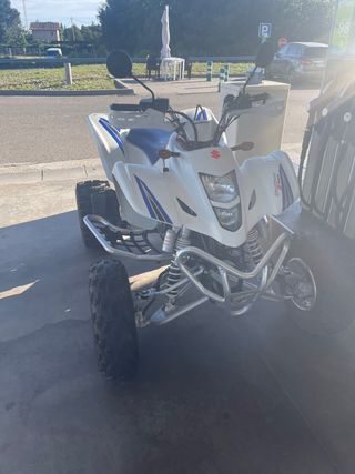 Quad Suzuki 400cc Blanco y Azul