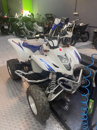 Quad Suzuki 400cc Blanco y Azul