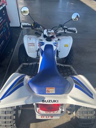 Quad Suzuki 400cc Blanco y Azul