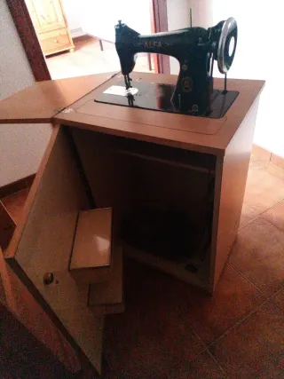 Máquina de coser Alfa Royale