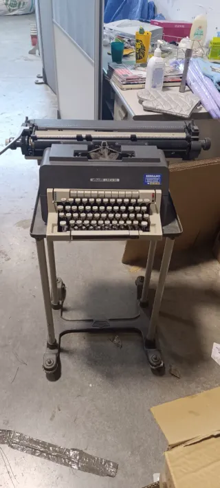 Olivetti Linea 98 Máquina de Escribir Profesional