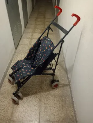 Silla de paseo infantil con estampado