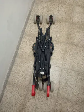 Silla de paseo infantil con estampado