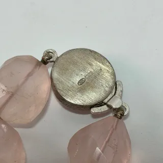Collana con elementi in quarzo rosa