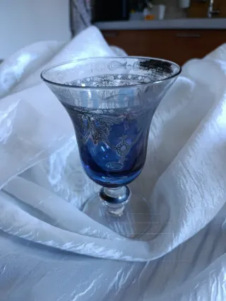 Bicchiere singolo in vetro blu