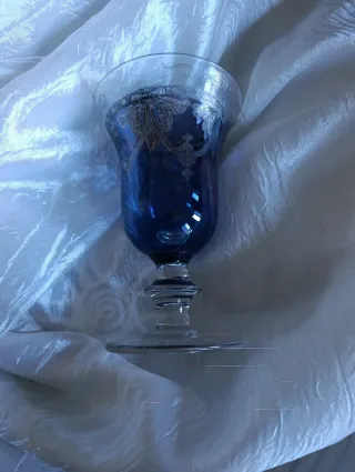 Bicchiere singolo in vetro blu