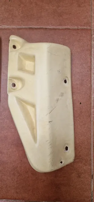 Tapas laterales Rieju RV blancas