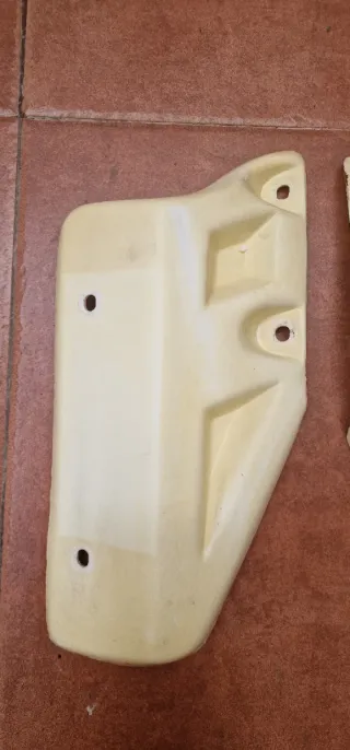 Tapas laterales Rieju RV blancas