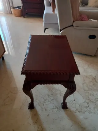 Mesa auxiliar antigua de madera