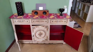 Aparador clásico vintage dorado y blanco