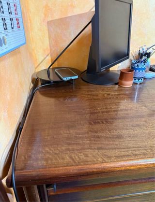 Mesa de escritorio u oficina de madera marrón